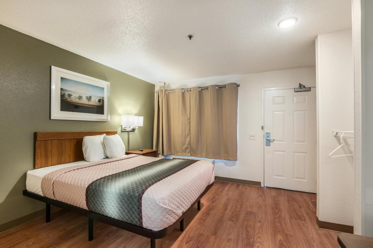 Hometowne Studios By Red Roof Kansas City - Worlds Of Fun Bagian luar foto